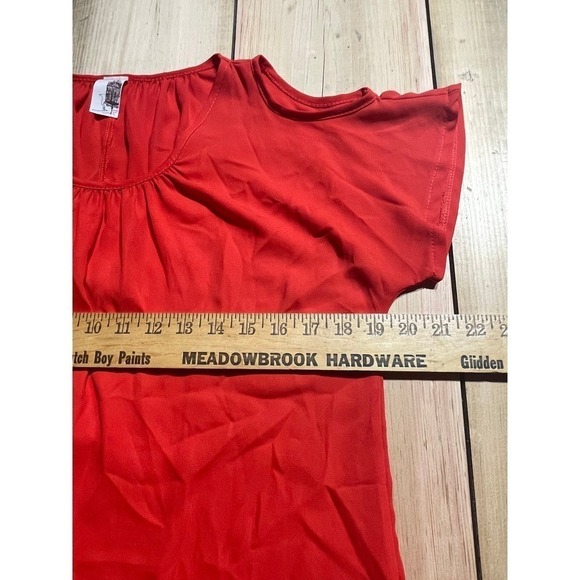 Francesca's Women's Red blouse/Top. Open Shoulders. Bird Cage Label. Small. - Picture 3 of 5
